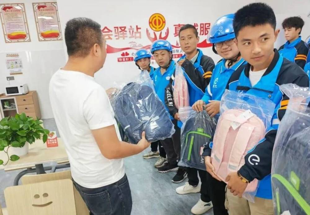 累了歇歇脚！合川工会驿站：户外劳动者的“暖心港湾”